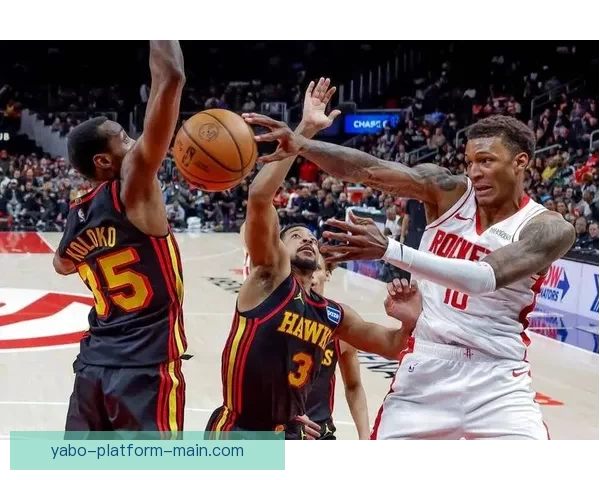 波神首节突发背部不适状态成疑背靠背对阵老鹰或将缺席比赛引发关注